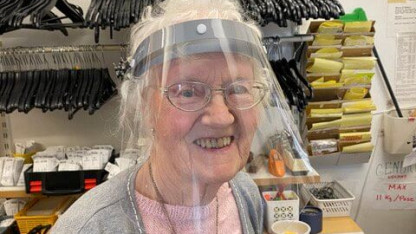 Birgit fejrer 30 år i genbrugsbutikken 